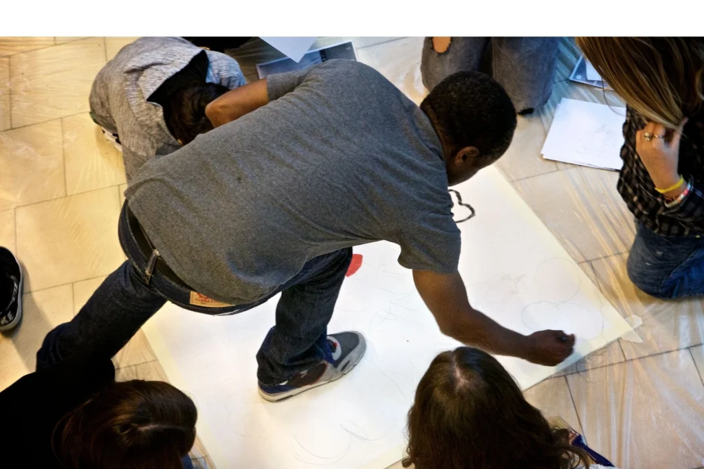 Henri Olama educatore interculturale laboratorio Adinkra scuole Lombardia