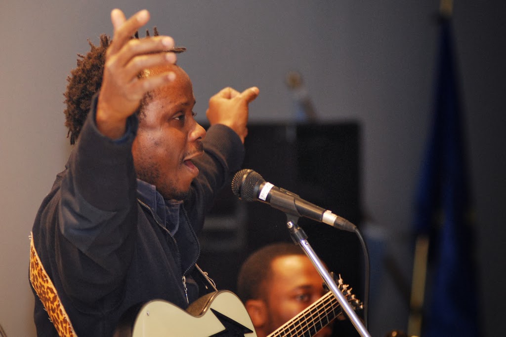 Henri Olama musicista world music a Matera — educatore interculturale